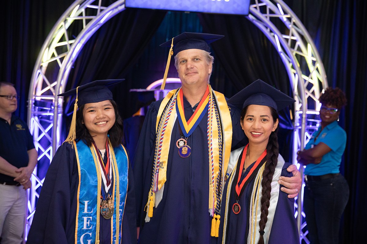 IRSCTheRiver's tweet photo. We hope you've enjoyed these #IRSCGrad photos as much as we have! Our final set of images comes from the Bachelor's Degree ceremony on April 29.
Congratulations to all of our graduates! Your futures are bright and we can't wait to see what you accomplish next!
#IRSCProud https://t.co/QoBOt0EyLW