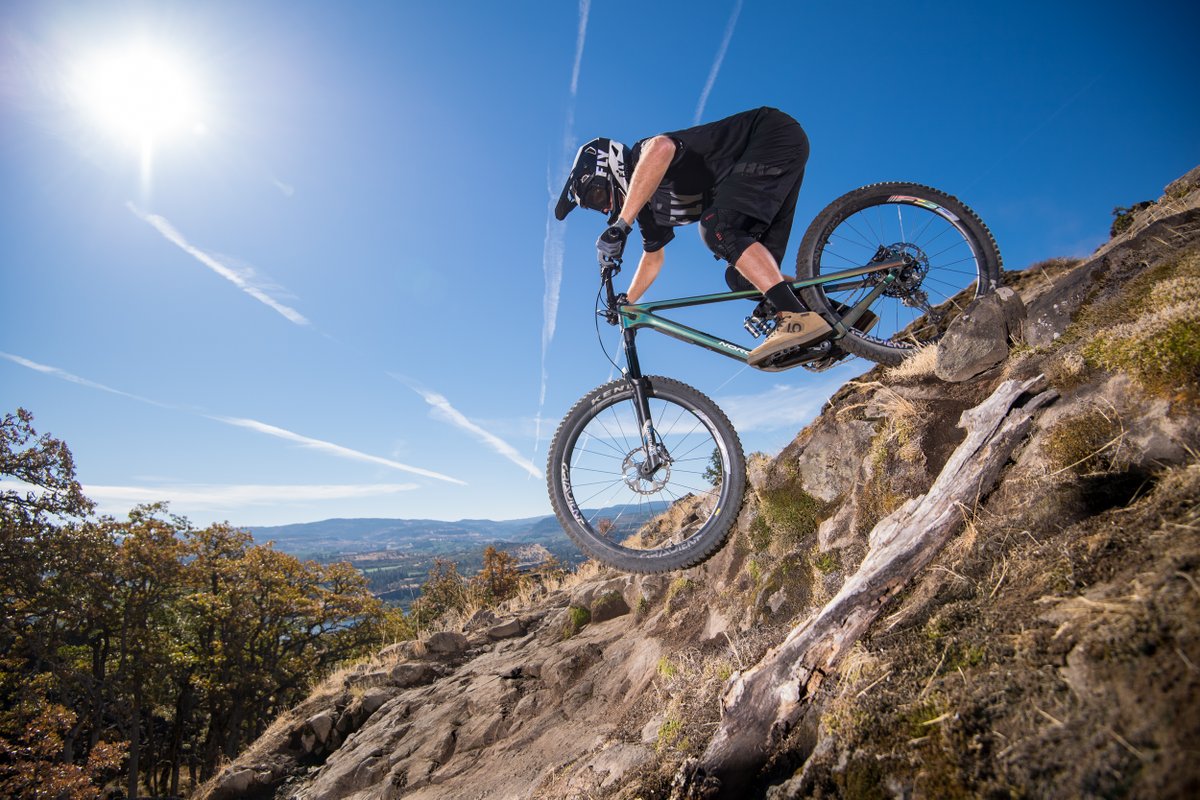 FlyRacingBike's tweet image. #Sendit into the #Weekend with the FLY Racing "RAYCE" Helmet 

#FLYRacingBike #FLYRacing #FLYRacingFamily #FLYRacing2022 #Bike #ride #bikelife #bmxrace #bmxracing #bmxbikes #bmxisfun #bmxlife #bikes #bmx4life #bmxlifestyle #bmxbike #bmxfamily #ridebmx