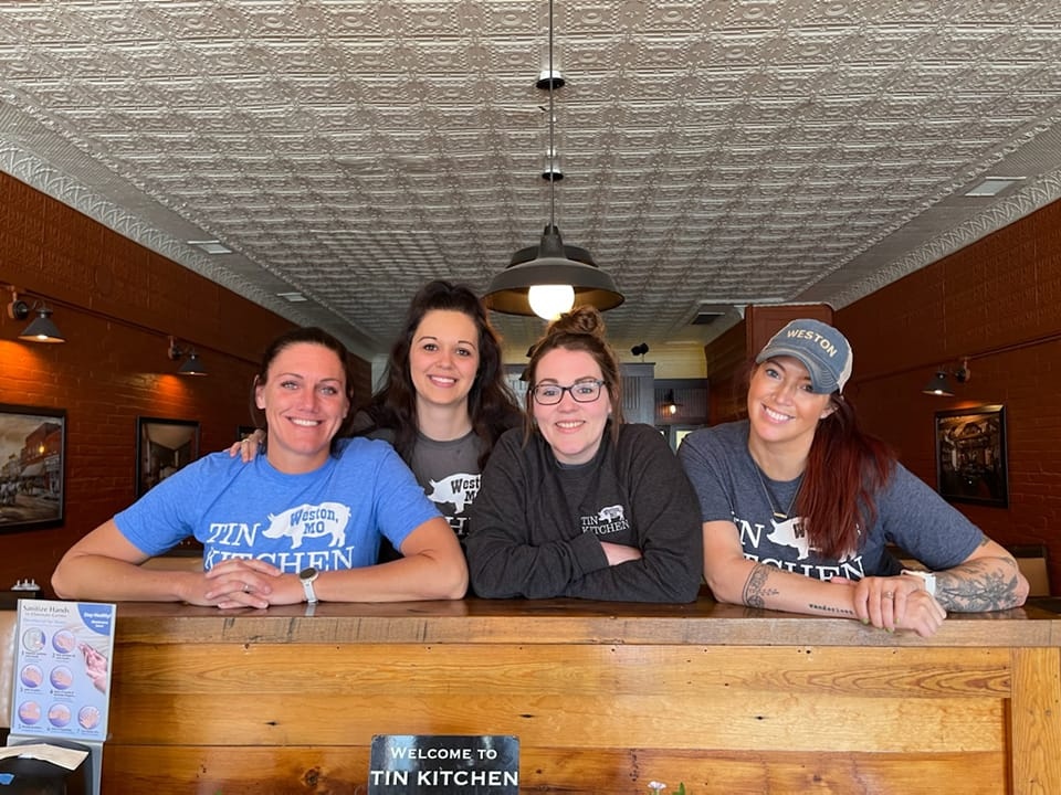 TinKitchenBBQ's tweet photo. These lovely ladies want to remind you to treat momma right this weekend! Bring them in for lunch for dinner to celebrate this Mother’s Day. Open daily 11 am to 9pm.

#tinkitchenbbq #kcbbq #visitwestonmo  #seeyouinweston #downtownweston #westonmissouri #westonproud #teamtk https://t.co/pjSa44Ys9G