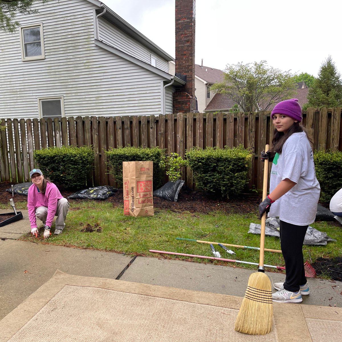 DublinSchools's tweet photo. Thank you to all of those in our community that volunteered their time today for Community Service Day. Thank you for keeping our community beautiful! https://t.co/7wyAdWhjFw