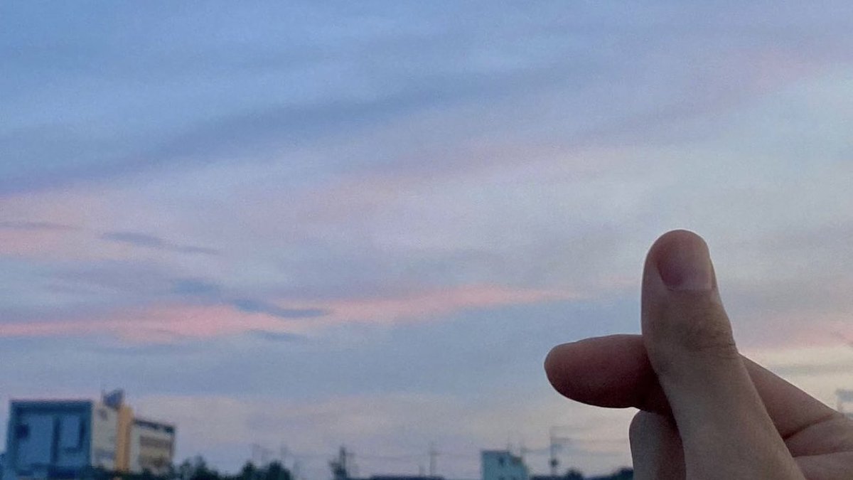 seonhogalaxy's tweet photo. our seonshine and the dreamy skies 🤍

happy birthday, seonho. you will always be worth the wait ◡̈ https://t.co/0zf58XYiI7