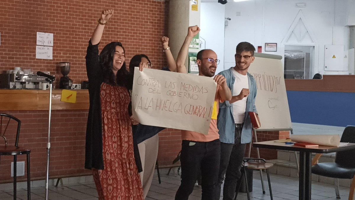 JovenesFECCOO's tweet photo. Seguimos con la formación 🤸📚
Hablamos de la historia de las @CCOO 🔥
#EducandoLuchamos https://t.co/wPeNLH6yjf