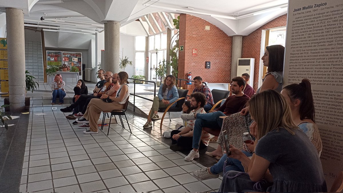 JovenesFECCOO's tweet photo. Seguimos con la formación 🤸📚
Hablamos de la historia de las @CCOO 🔥
#EducandoLuchamos https://t.co/wPeNLH6yjf