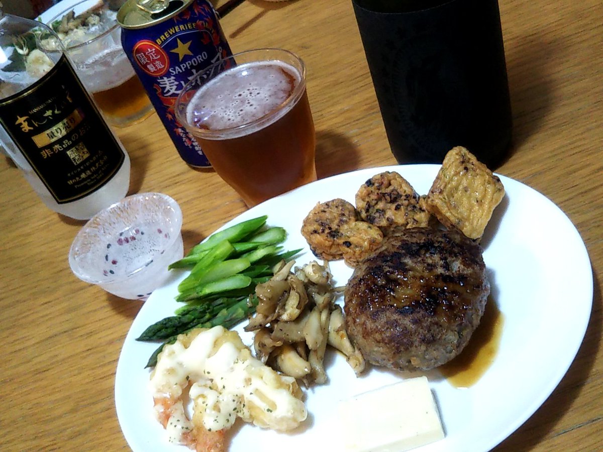 tabesugi_usagi3's tweet photo. お夕飯😺
ハンバーグ
舞茸をバター&ガーリックでソテー
アスパラ
エビマヨ
トリュフ入りチーズ
たこ揚げかまぼこ
今日はワンプレート🍽
真っ黒の瓶はラベルが上手く写せなくて😿
2枚目3枚目のモノです💦
後は #麦とホップ
#まんさくの花 は限定らしい🤔
#日本酒 #ビール #木花之醸造 #LAB04 https://t.co/2pZ0pguG9R