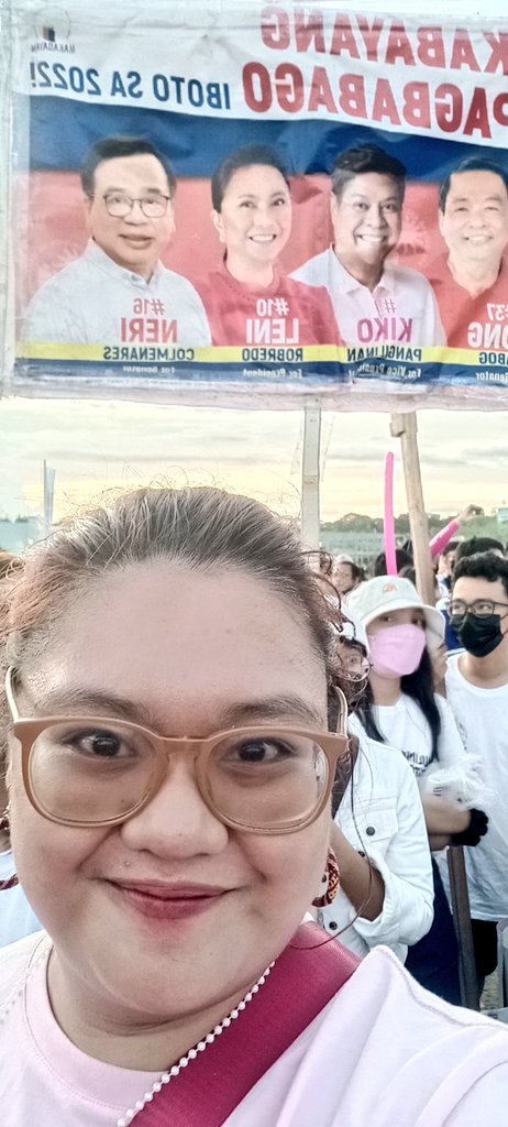 CharmMaranan's tweet photo. This campaign period has been like no other. Nakakapagod pero masaya. It has been one hell of a ride tara na IPANALO NATIN PARA SA LAHAT 
🌸🌷🌸🌷🌸🌷🌸🌷🌸🌷✊🏼✊🏼✊🏼✊🏼✊🏼

#LeniKiko2022 
#16Colmenares
#37Labog
#95Kabataan 
#10Robredo
#7Pangilinan https://t.co/4E2nFYNe1I