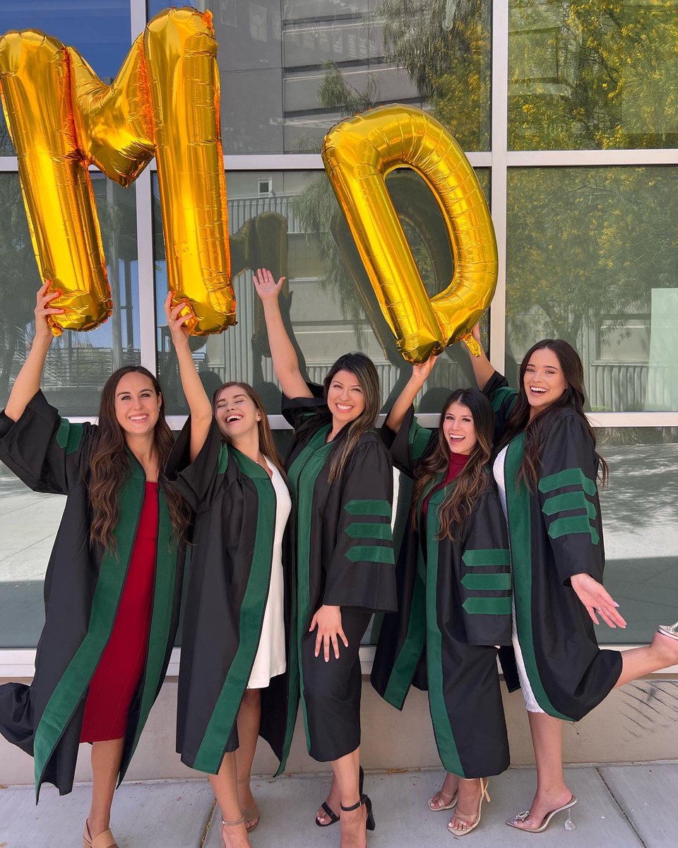 carolineletohic's tweet photo. She’s a ✨DOCTOR✨ y’all! Next stop 👉🏻 radiology baby😈🩻 https://t.co/TwdvszYELL