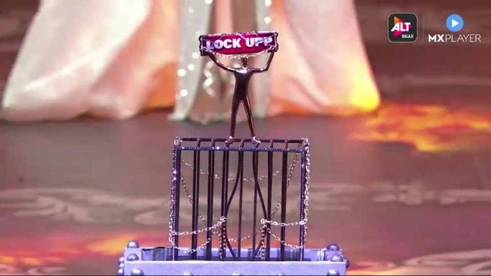 AK84332584's tweet photo. Okay I Admit My Obsession on this trophy But Can You Imagine What Will Happen When I see @munawar0018 Holding it When He Win This....

Oh God I'm Gonna Cry So Bad With Happy Tear 😭😄 

 "TROPHY AWAITS MUNAWAR" https://t.co/1Gd7jfXuGX