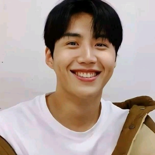 kdramaksh's tweet photo. Happiest birthday to our actor Kim Seonho!! Mahal ka namin palagi <33
#HappySeonhoDay
#GlobeKimSeonHo
#푸른달_여드레_피어난_선호 https://t.co/VoJ4mWG6bM