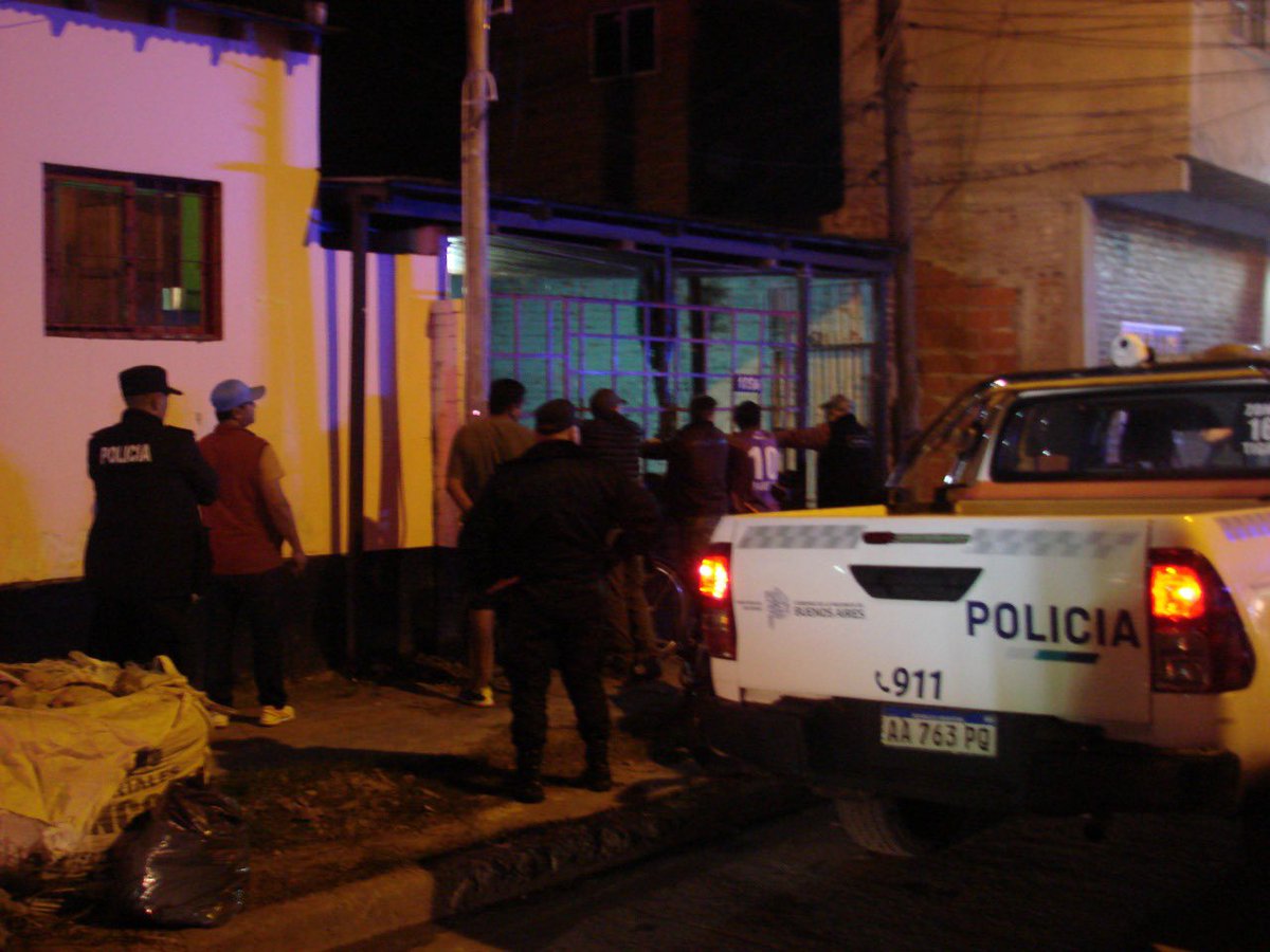 PedroRidosz's tweet photo. ▪️Operativos de saturación en barrios de Tigre▪️

En el día de ayer realizamos junto a la @policiapba operativos en los barrios San Jorge, Parque Alegre, barrio 60, barrio Liniers y Sagrada Familia. https://t.co/E8CfuWDerG
