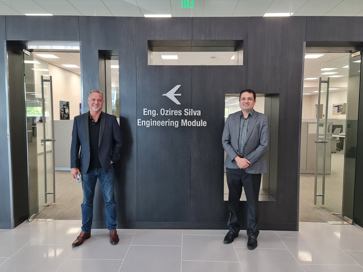 Visita ao Centro de Engenharia e Tecnologia da Embraer nos Estados Unidos, sendo recebido pelo Iteano <a href="/ThiagoBernini/">Thiago Bernini</a>, Engenheiro Aeronáutico da Turma 04 do ITA, há 17 anos na Embraer.

Conhecendo o módulo Ozires Silva, uma homenagem ao nosso ex-aluno da T62 que fundou a empresa.