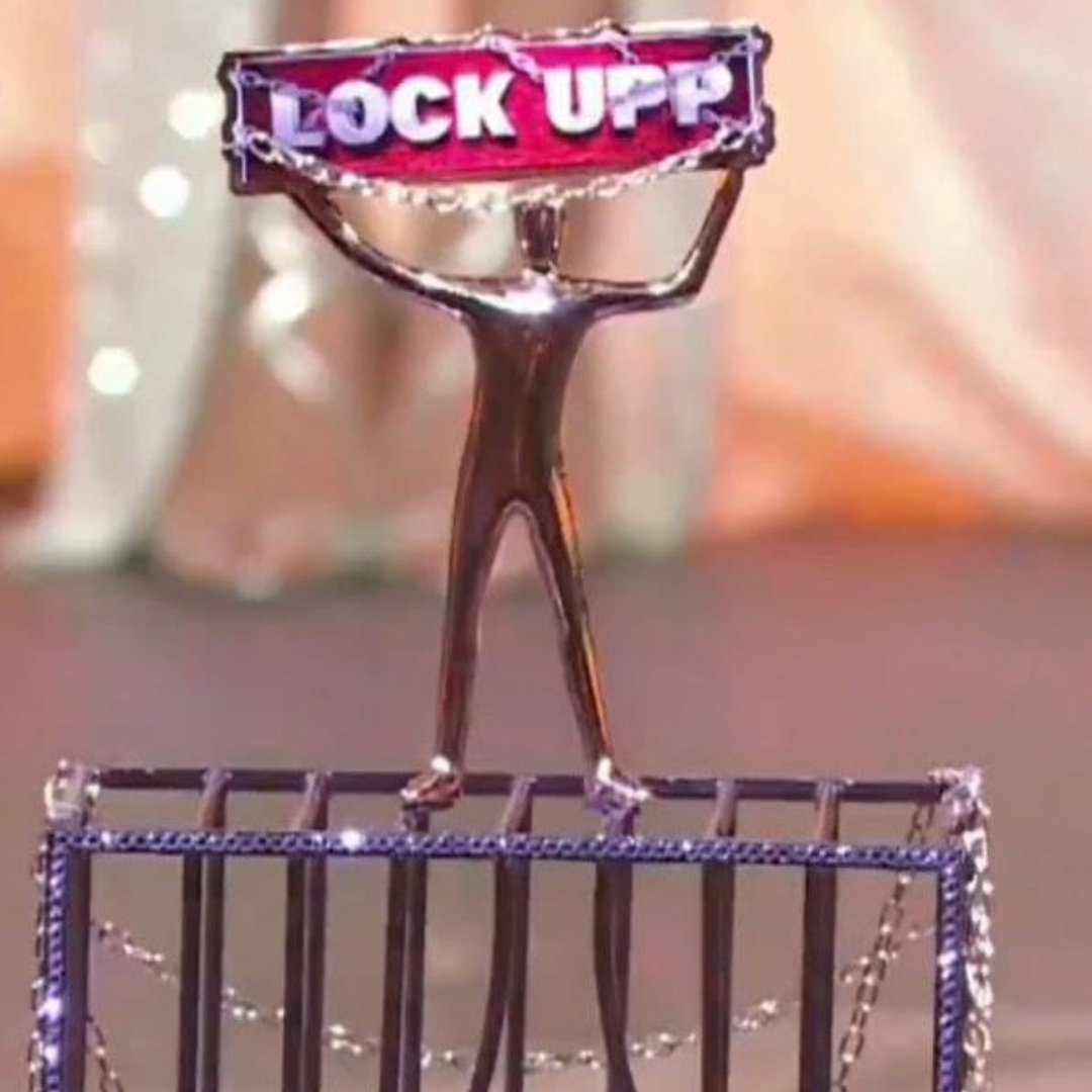 adnansheikh574's tweet photo. #MunawarFaruqi is a winner! ✨✨✨
Trophy to dongri hi ayengi
@altbalaji @MXPlayer @EktaaRKapoor
TROPHY AWAITS MUNAWAR https://t.co/QalxRDML31