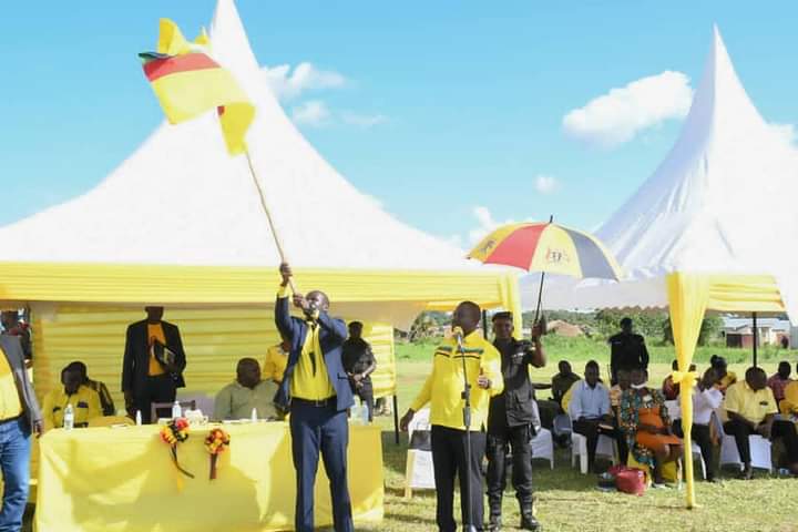 rarrigz's tweet photo. #Opit, #Omoro: NRM Secretary General Rt Hon. Richard Todwong hands over the Party Flag to late Oulanyah's son, Ojok Andrew Oulanyah, unveiling him as the Party Flagbearer for the Omoro County by-election. #OmoroByElection. https://t.co/OEkvjHyNjL