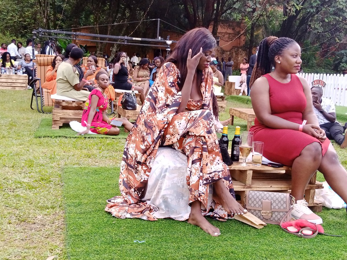 Chano8Mag's tweet photo. Live: The @Baileys Picnic Safari happening right now at Kampala Serena Hotel Gardens. Very cool ambience and nice vibes with sensational music concert featuring song birds Irene Ntale, Naava Grey, Gaby Ntaate and the Black Roots Band.
Keep it locked on #Chano8 for more updates. https://t.co/MM3BNNTaBk