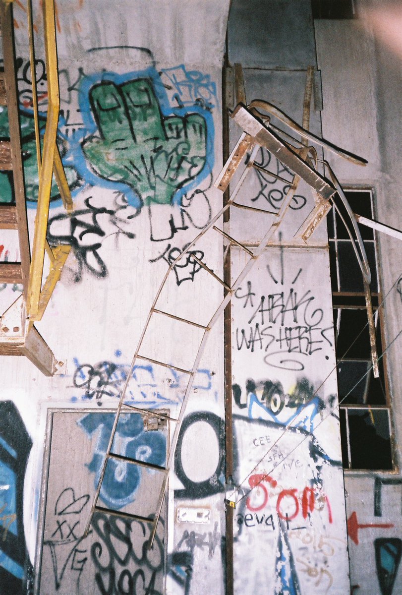 PhotographyPoff's tweet photo. mpls graffiti pics 🤩 #35mmfilm #graffitiart https://t.co/4jDyfSN36V