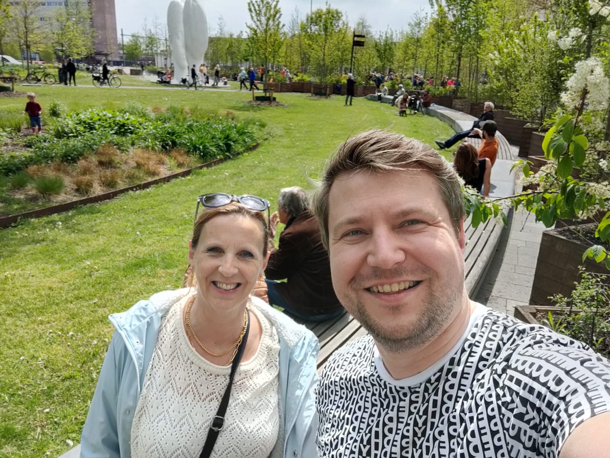 D66Fryslan's tweet photo. Vanmiddag waren Bea en Danny bij de bijzondere start van #arcadia met #bosk. 

De zon ☀️ twijfelde een beetje, maar de sfeer was er niet minder om. 

#leeuwarden #fryslan #ch2018 #lf2018 https://t.co/dQu3uuj2n7