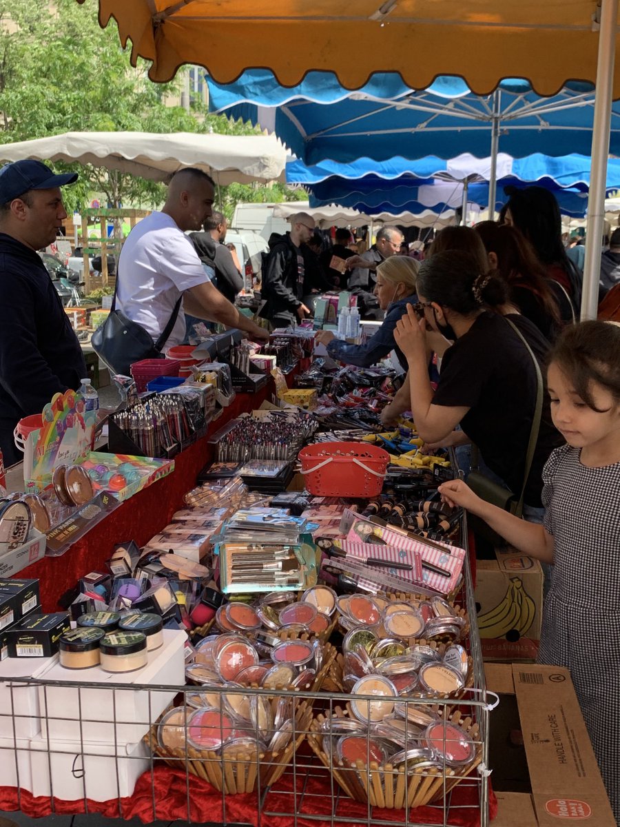Cazzola16's tweet photo. Marché de la pl. Jean Jaurès ⁦⁦⁦@marseille⁩ avec un beau soleil et toujours autant d’enthousiasme, tant du côté des forains que des clients. Ce n’est que le début  #laplaine
⁦@DidierJau⁩  ⁦@SophieCamard⁩  ⁦@RiverainsPlaine⁩ ⁦⁦@PrintempsMRS⁩ https://t.co/BrLZZ8acLz