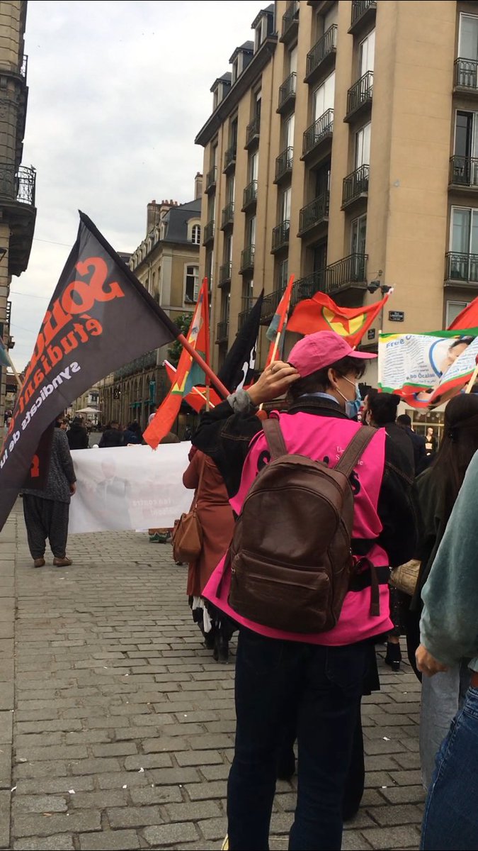 SESLRENNES's tweet photo. 📣 Notre syndicat était présent mardi au rassemblement du CDK-R contre l'invasion de l'armée irakienne au Shengal! 

🤝 Solidarité internationaliste avec la jeunesse kurde! Bijî Kurdistan!

#DefendShingal #smashturkishfascism https://t.co/vCYpjA1qjF