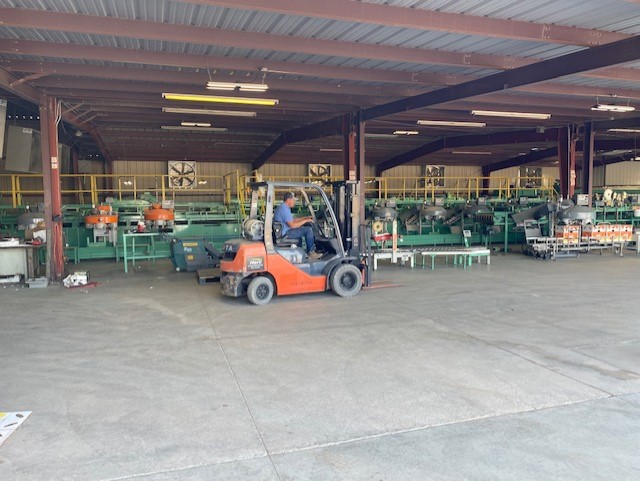 LMCompanies's tweet image. Onions in our Calipatria, CA facility on the move! 📸 Trent Falkner 

#rootedininnovation #lmfamilyfarms #onions #westcoastproduce #freshproduce #agriculture