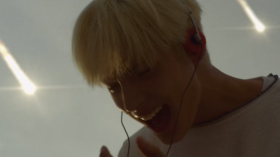 koosoobs's tweet photo. screams have also intensified..... https://t.co/3xWId8CUwn