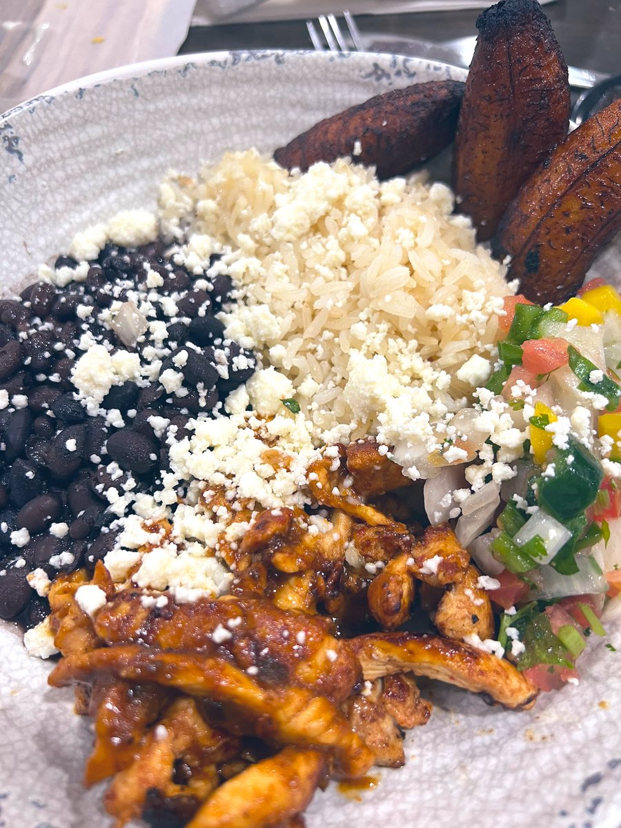Hannamcdrew's tweet photo. Barbacoa bowl 🍌 🫘 🍚 #yum #food #fresh #eatlocal #visitspartanburg https://t.co/VcQeYdjyek