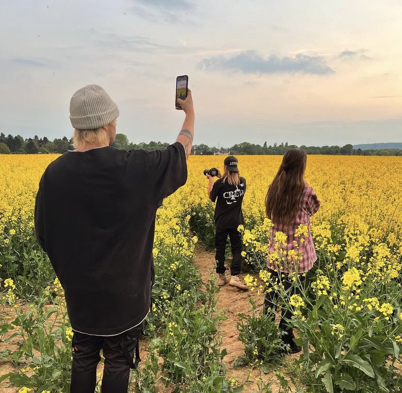 highontwl's tweet photo. michael clifford and crystal leigh are goals.🤞🏻🌼 https://t.co/HWTnoFrnNN