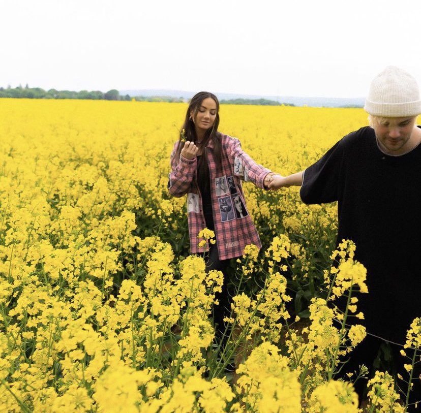 highontwl's tweet photo. michael clifford and crystal leigh are goals.🤞🏻🌼 https://t.co/HWTnoFrnNN