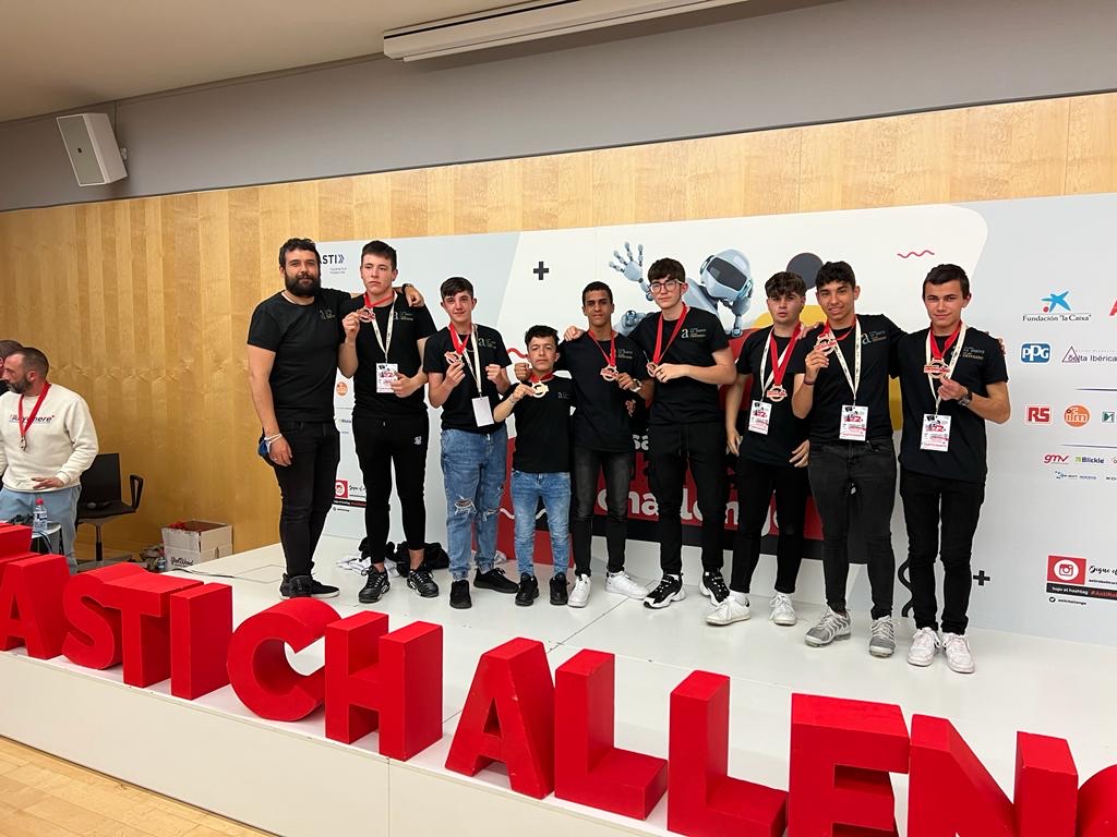 SMNSJA's tweet photo. Nuestra enhorabuena a los chicos de #FPBasica #ElectricidadyElectronica que han quedado 7º en el @AstiChallenge con Mención Honorífica a su presentación y su trabajo. Sois los mejores!! #RedCentrosIt #ArchidiocesisBurgos https://t.co/dZdQchuNqp