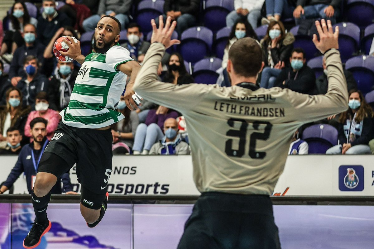 Edmilson23EA's tweet photo. 🦁DiadeSporting//GameDay 
🤾‍♂️Clássico 
🦁Sporting CP 🆚 🐉 Porto FC
⌚️ 18h00 🏟 Pavilhão João Rocha 
📺 Transmissão em Direto Sporting Tv https://t.co/nD6uUCdenr