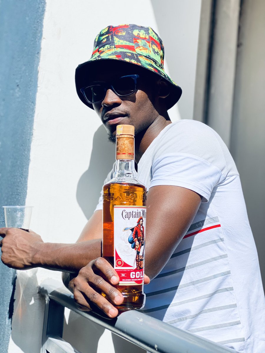 LoneChildMJB's tweet photo. Enjoy your weekend with some enjoyments but remember to drink responsibly, avoid the steering wheel too. π₯ #DrinkBetterNotMore #LiveLikeCaptain #PaidPartnershipwithDiageo https://t.co/ATc0JtCEEU