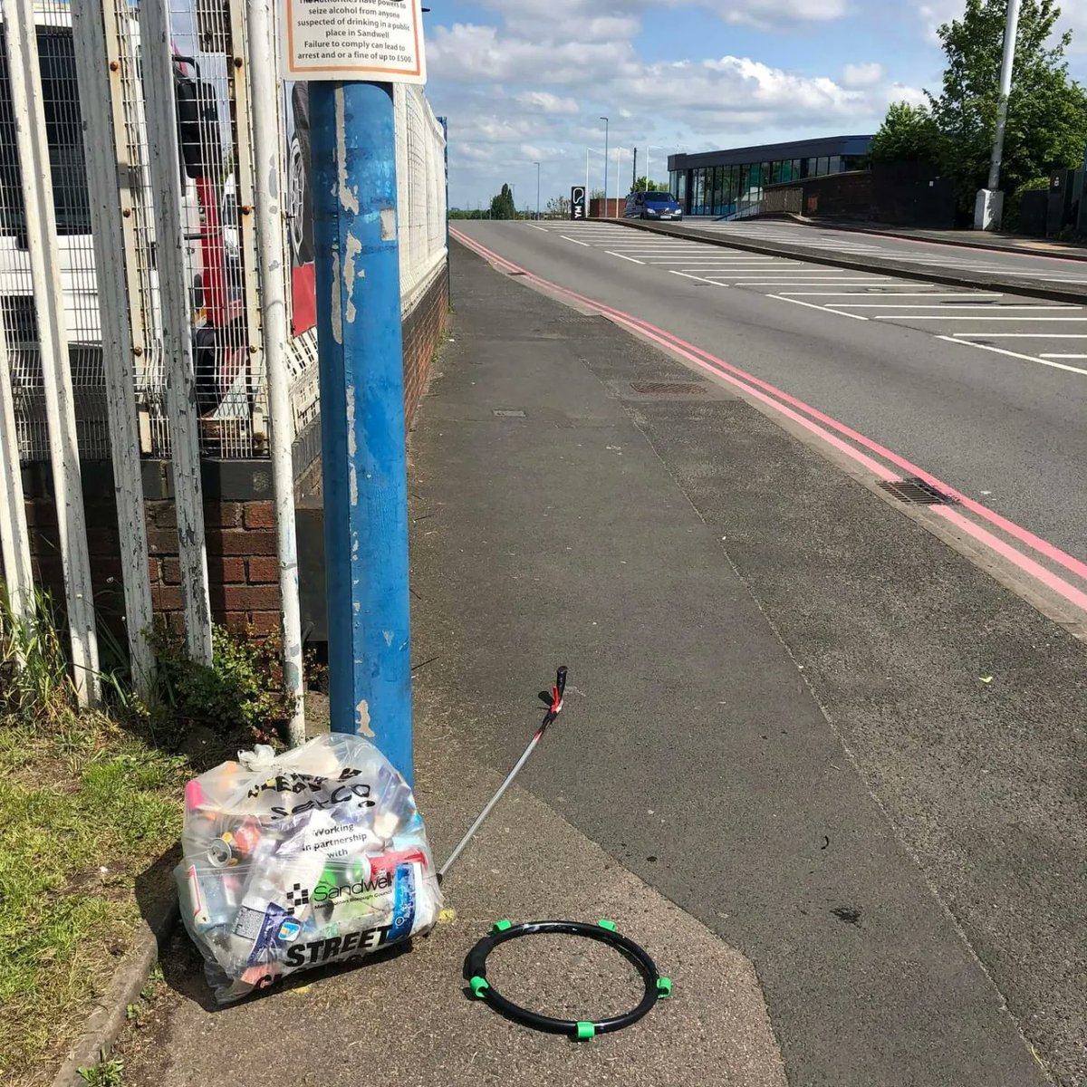 Litterwatch1's tweet photo. Did you know we have 2 sets of the #tipton2? Our amazing duo took to their #adoptedstrets &amp; walked from #greatbridge to #burnttree to remove 6 bags of #litter. That's some #walking whilst #litterpicking in this #Saturday #Heat #thankyou @SercoESUK @sandwellcouncil https://t.co/VMqHnpH7lP