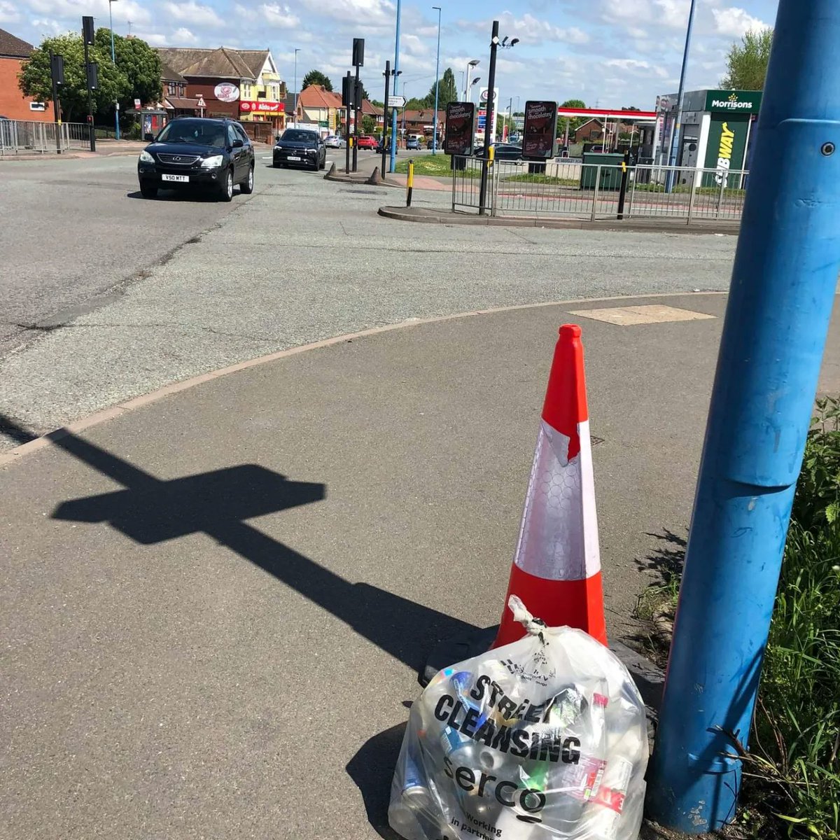 Litterwatch1's tweet photo. Did you know we have 2 sets of the #tipton2? Our amazing duo took to their #adoptedstrets &amp; walked from #greatbridge to #burnttree to remove 6 bags of #litter. That's some #walking whilst #litterpicking in this #Saturday #Heat #thankyou @SercoESUK @sandwellcouncil https://t.co/VMqHnpH7lP