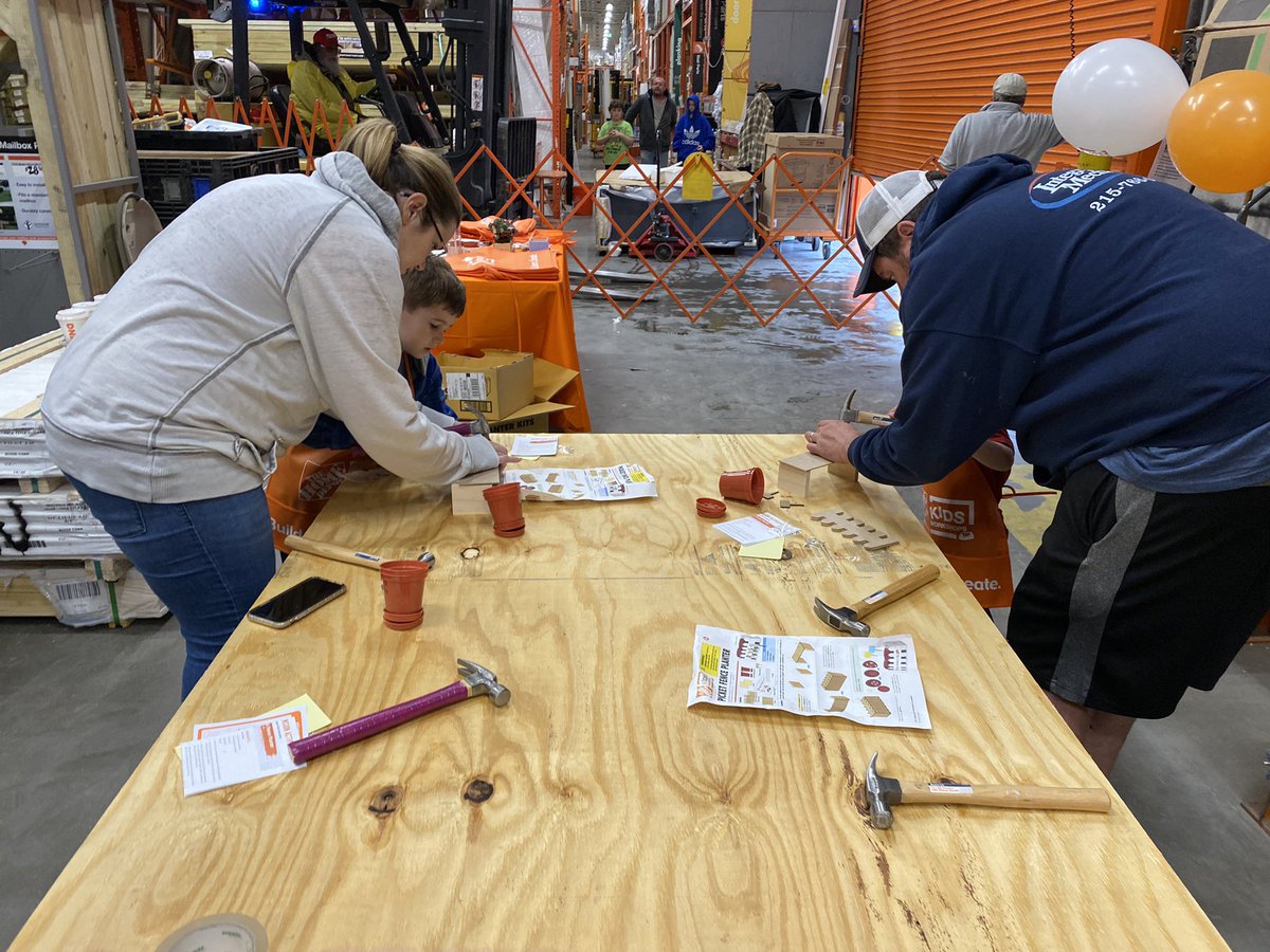 Yayyyy!! Workshops are Back and we are super excited to see these awesome faces again!! We have seasoned and new kids today ! 🧡🧡🧡