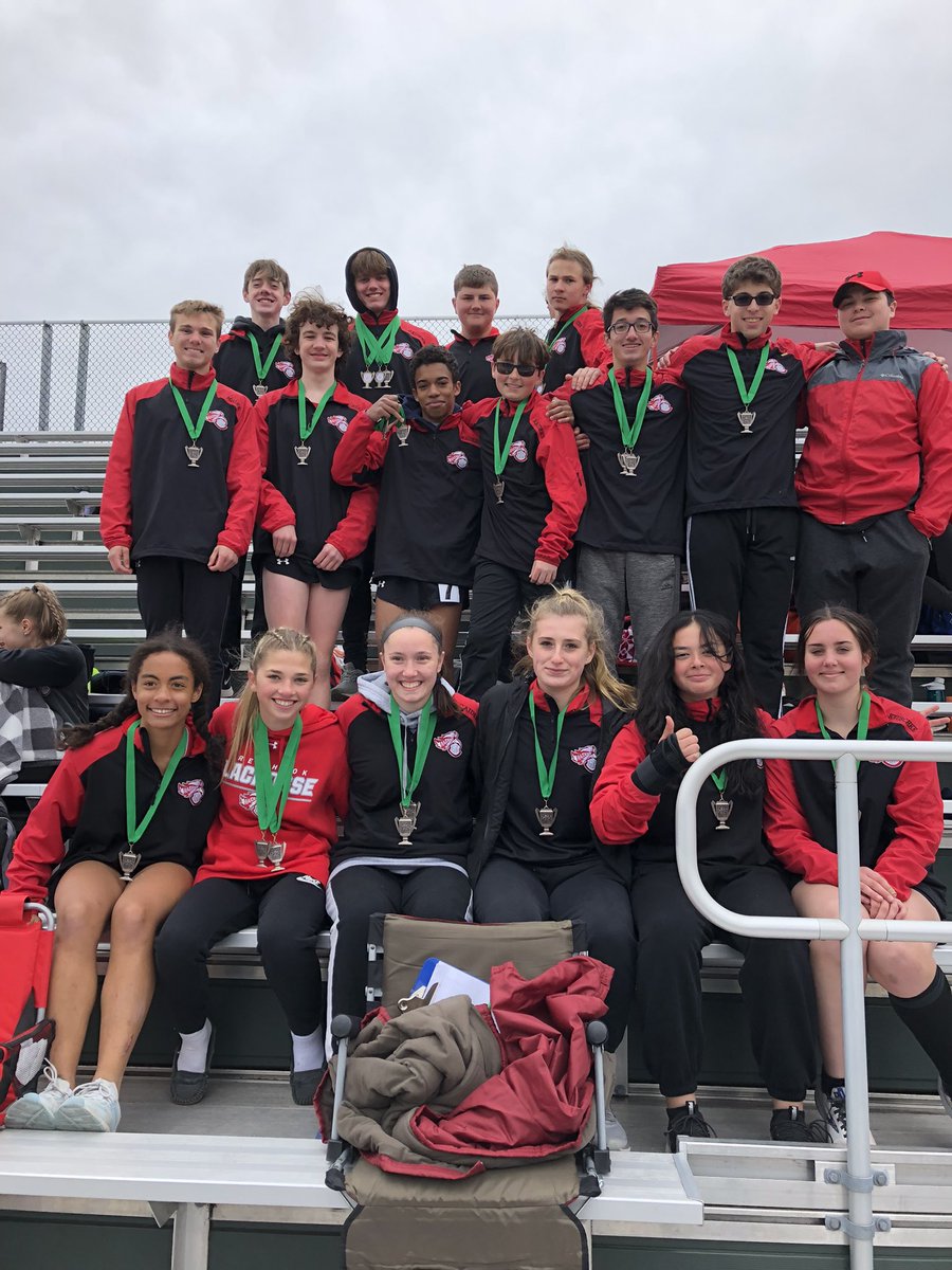 RHTF18028507's tweet photo. Red Hooks FroSH track team came to score at FDRs invitational!#redhook #rhcsd https://t.co/IGNWFq2u1x