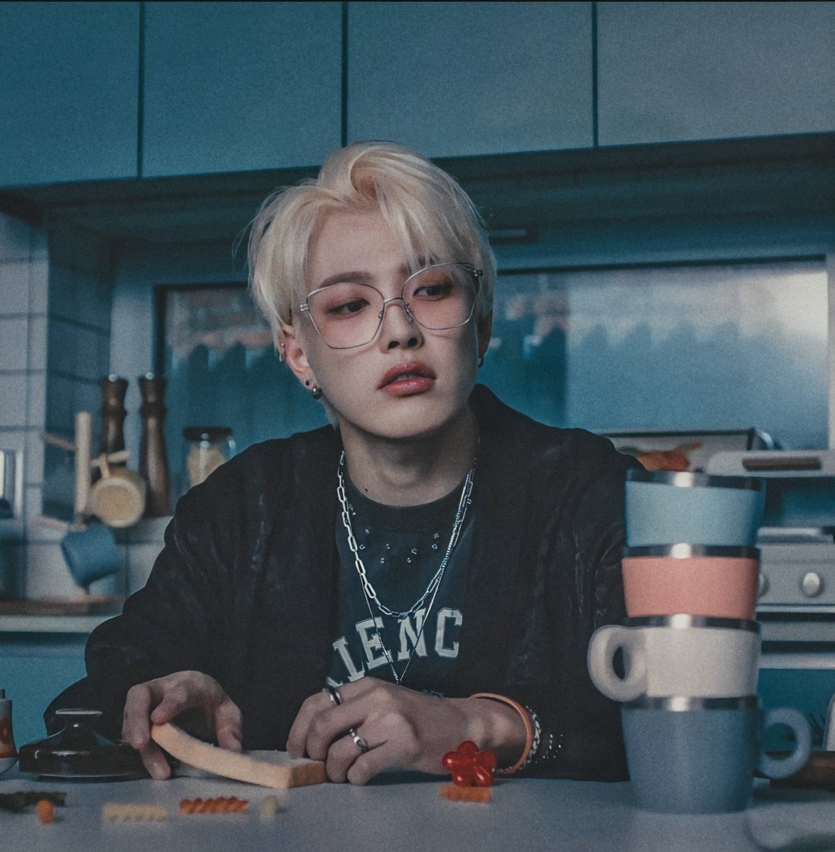 archivesjoong's tweet photo. kim hongjoong is so damn gorgeous!! https://t.co/o3ubH7B31t