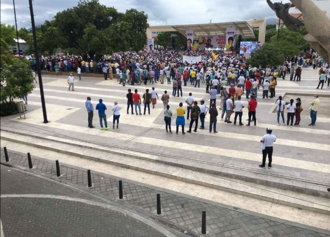 Alfonso051201's tweet photo. Plaza llena decían. Pero aahhh!! La realidad. Los trabajos fotográficos tbien existen https://t.co/jXTxOQ152n