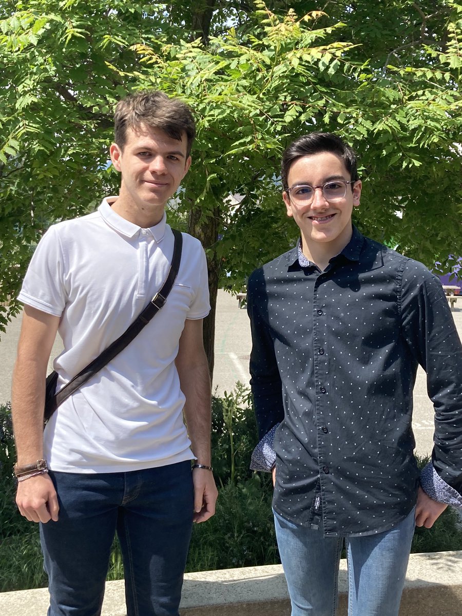 martin_chaize's tweet photo. Visite à mon collège de la Lombardiere ce matin.
Plein de projets incroyable portés avec les éco-délégué(e)s et les élèves :
_ jardin du collège
_ îlot central pour apporter de la verdure et un espace accueillant
_ fresque réalisée par les élèves d’art plastique

Bravo à vous ! https://t.co/BqwE69u85L