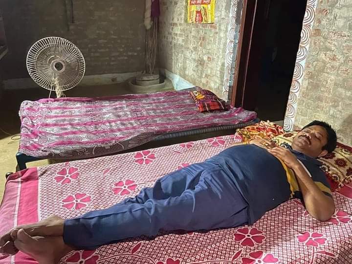 PMLUCKNOW's tweet photo. मंत्री जी रात में फुल लोवर पहनकर सोए थे। और सुबह उठे थे लोवर हाफ रह गया। 

यही हाल प्रदेश के विकास का है! https://t.co/9EtJ2Kk5Sd