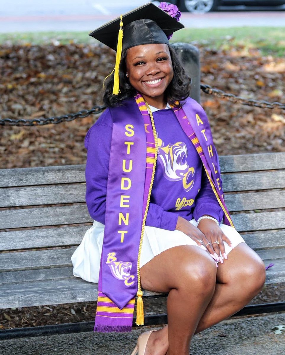 MoRandall3's tweet photo. Big Alumni status 🎓💜💛 #hBCugrad https://t.co/NQFInXVA5x