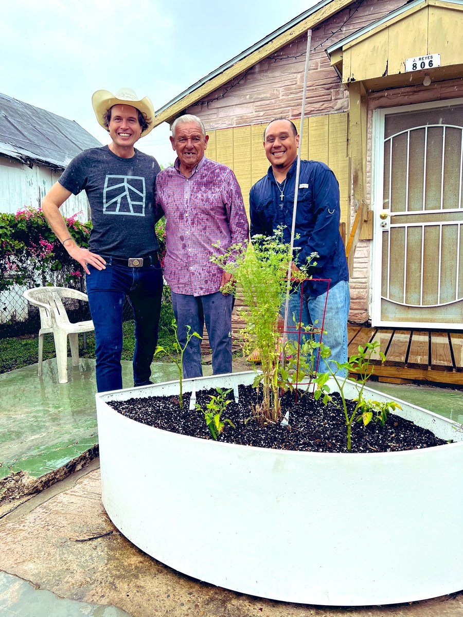 For 10 years <a href="/BigGreen/">Big Green</a> built hundreds Learning Gardens in schools across 🇺🇸 Now we’re going even bigger w/ <a href="/MillionGardens/">Million Gardens Movement</a> by partnering w/ incredible grassroots orgs like <a href="/bwc_wellness/">Brownsville Wellness</a> to grant gardens to homes, schools, and communities. 🌱#garden #growingfoodchageslives