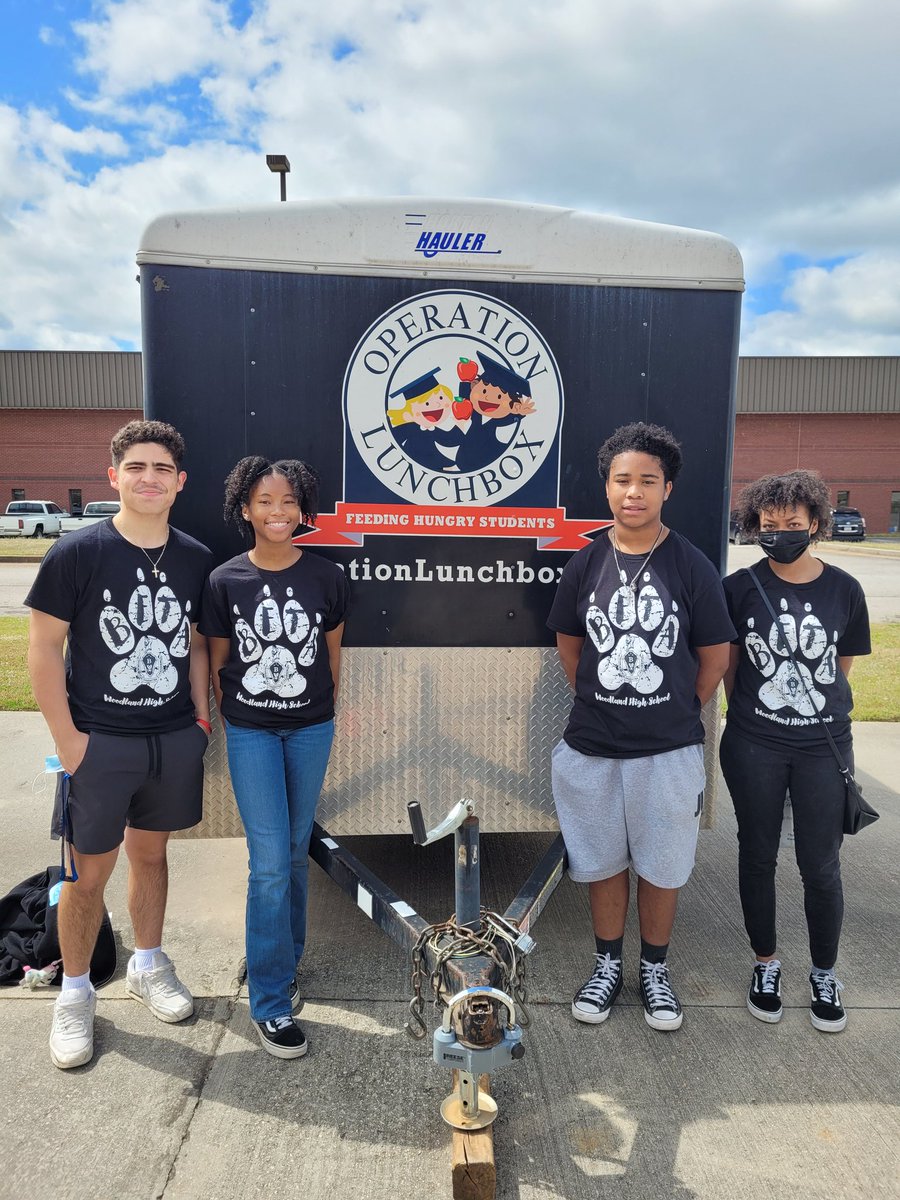 kjhistory078's tweet photo. Helping others is what we do! BETA Club in action today at #OperationLunchbox #PackPride #WeAreWoodland #BETAClub
@WHS_HCS @purvisjackson02 @drwilliams08 @faamata76 https://t.co/ln3ZDAyaTm