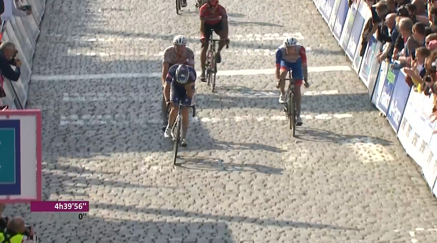 🇫🇷 #4JDD

Gianni Vermeersch takes the win with <a href="/PhilippeGilbert/">Philippe Gilbert</a> finishing in 4th 💪