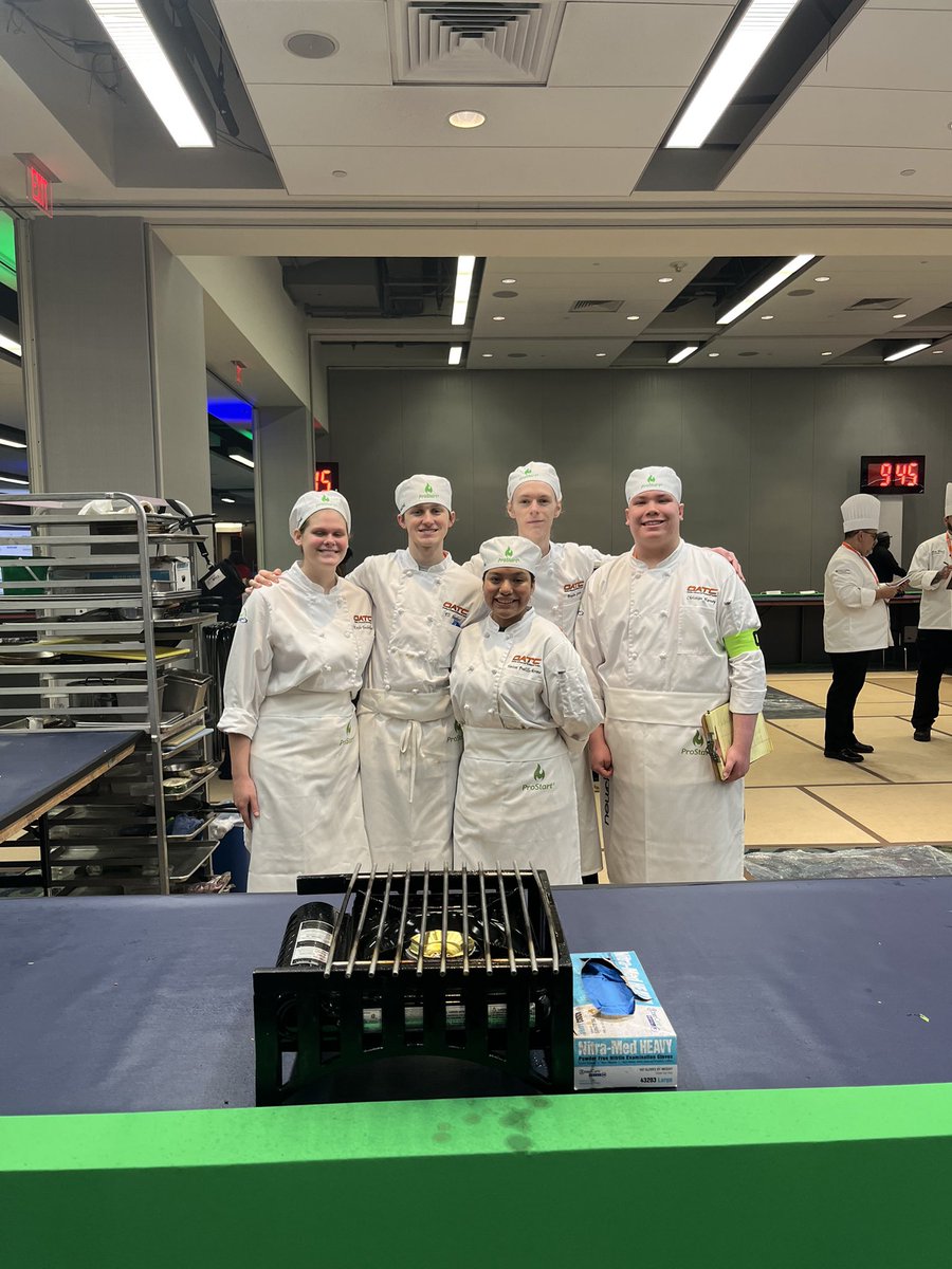 amclainoatc1's tweet photo. @RoadrunnersOATC have finished their competition @ProStart Nationals. Plates look awesome…now the wait for results! Way to represent Roadrunners! #OATCProud @Jbarnumoatc @OlatheCTE https://t.co/UmWHMJEO5n