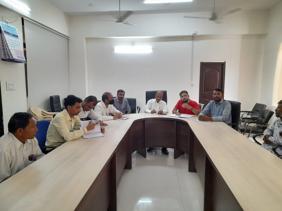 AtmaAravalli's tweet photo. આજ રોજ ભિલોડા ખાતે ખેડૂત મિત્રોની મિટિંગ કરવા માં આવી.
જેમાં ભિલોડા તાલુકા ના તાલુકા વિકાસ અધિકારી શ્રી, બાગાયત અધિકારી શ્રી, ભિલોડા તથા ગ્રામસેવક શ્રી હાજર રહ્યા હતાં.

જેમાં પ્રાકૃતિક ખેતીનો વ્યાય વધે તથા ગામદિઠ મોડલ ફાર્મ બનાવાની ચર્ચા કરવામાં આવી. https://t.co/nPMuPOQMI1