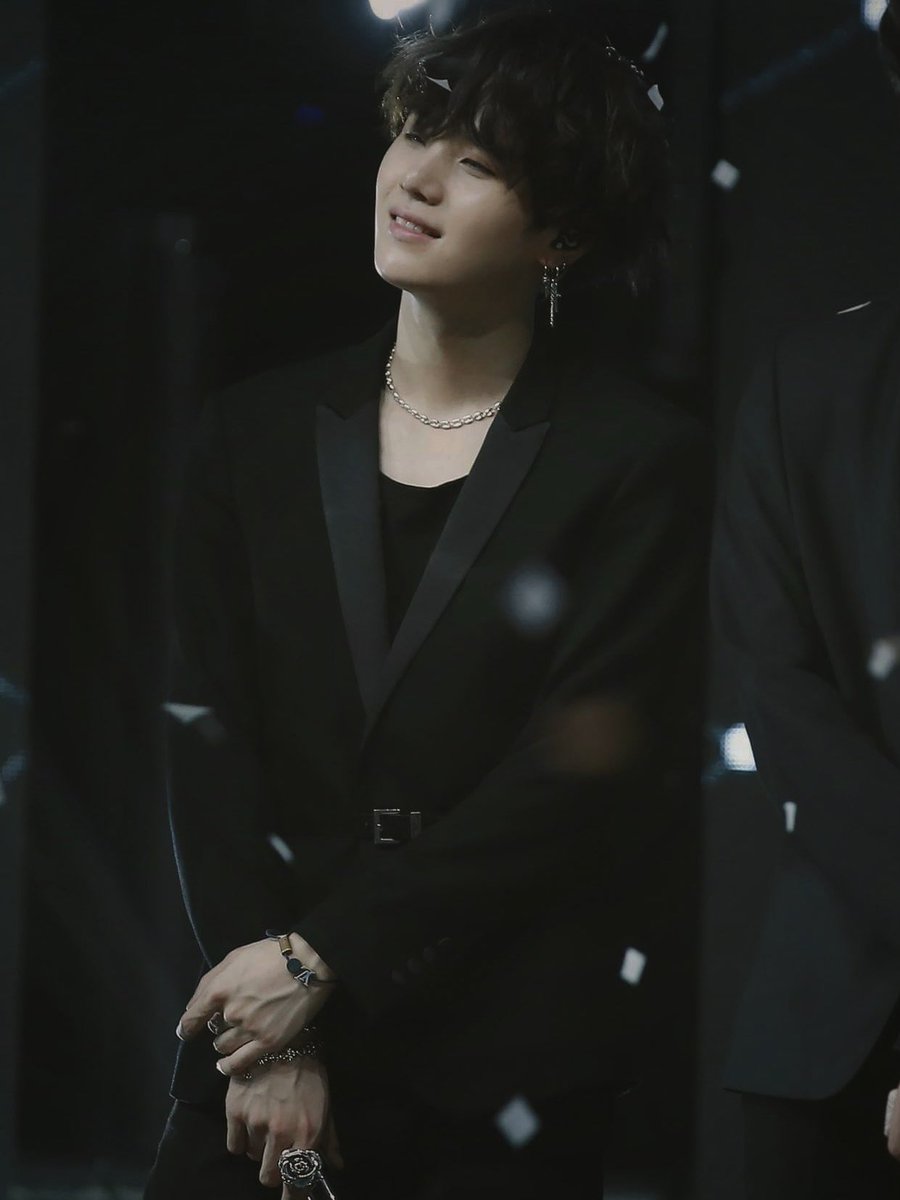 btsfashionhr's tweet photo. this yoongi https://t.co/3fk5b5v5dZ