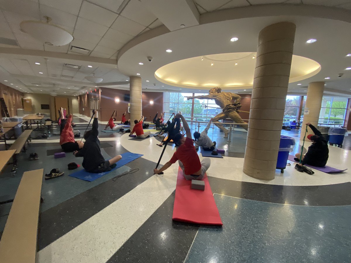 mgustray's tweet photo. My rainy Saturday started with leading our @Scarlet_Fliers through yoga & breathwork. Being an athlete is what brought me to yoga, but the mental clarity, improved focus & confidence are what made me stay committed to it. #DotheDifficult @TuneSoftball @NeptuneBaseball https://t.co/rVCpcdMYon