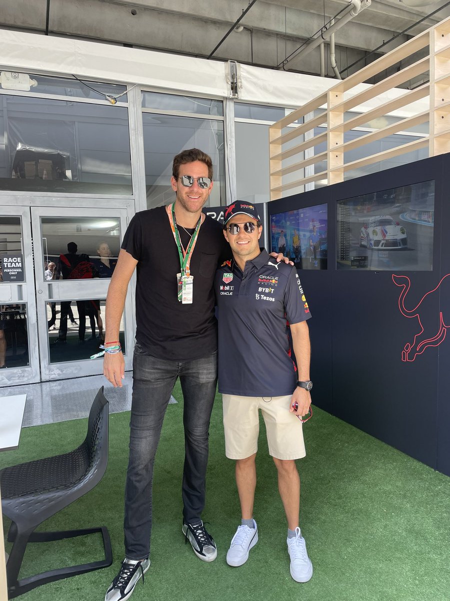 #MiamiGrandPrix  
Listos para la Qualy. 
<a href="/SChecoPerez/">Sergio Pérez</a> 🙌