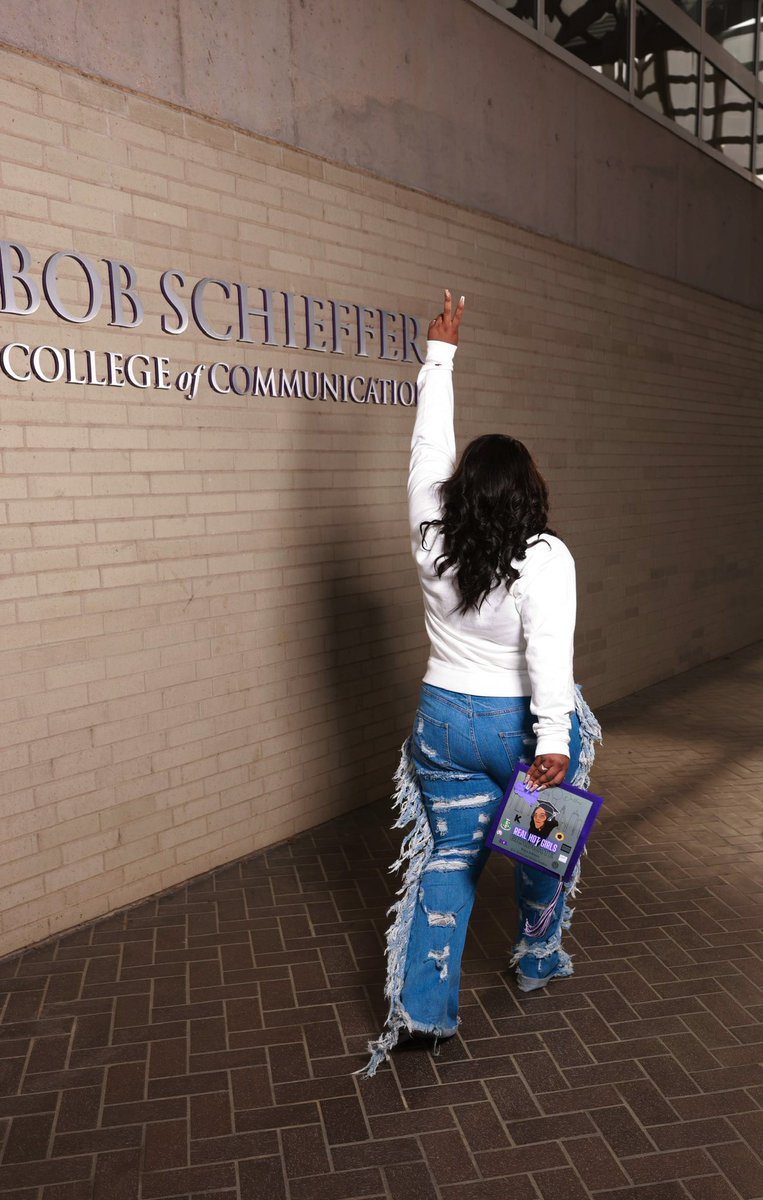 Didn’t take any BS. Stayed on my BS. Now I have a B.S. in News and Media Studies from THE Texas Christian University. 💜🐸  

BIG KILLA has left the chat.