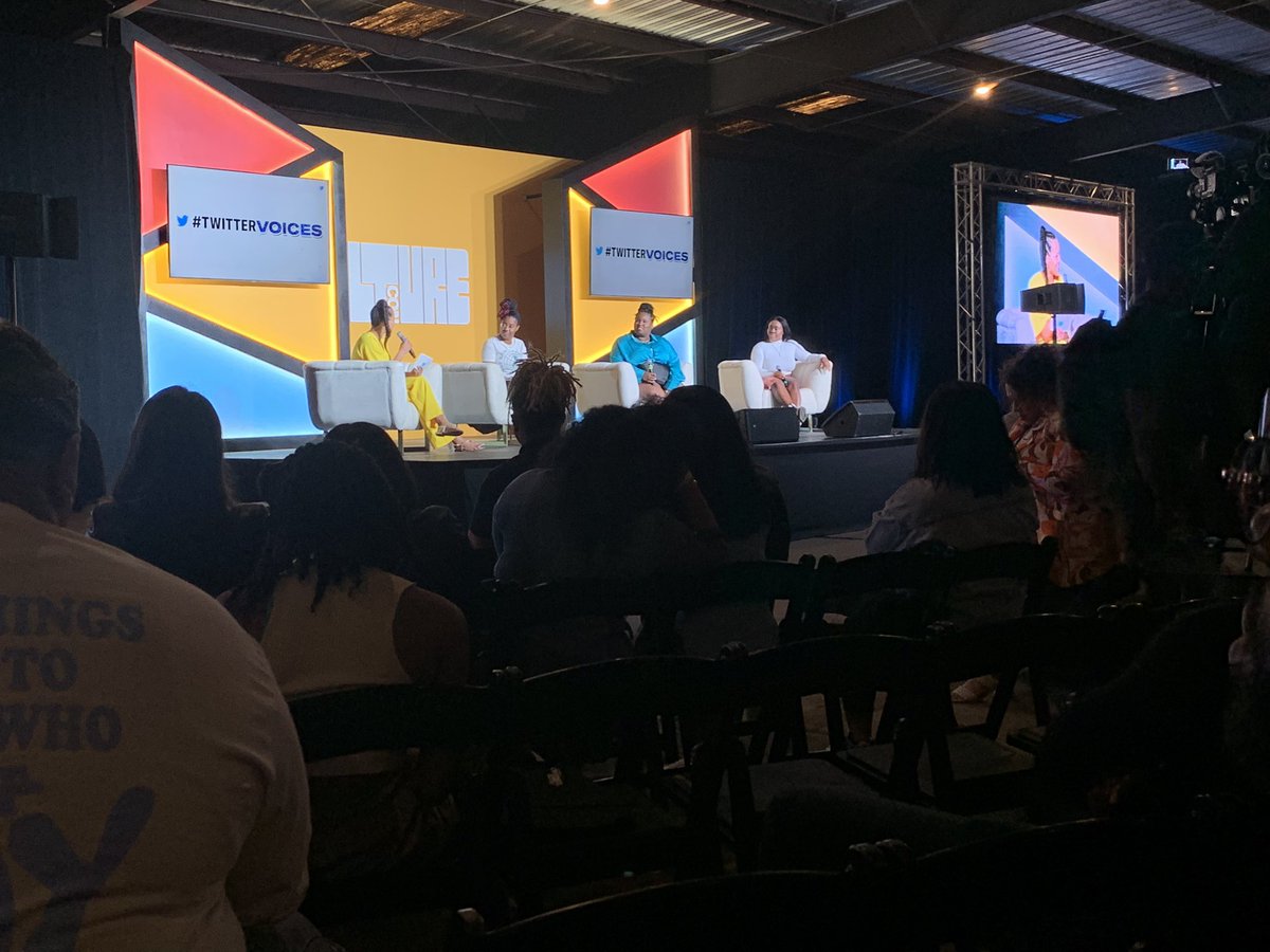 They preaching preaching on this panel. 👸🏾👸🏾👸🏾👸🏾 #TwitterVoices #CultureCon <a href="/THECC_NYC/">The Creative Collective NYC</a>