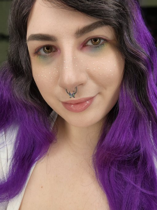 Good morning! I have a new nose ring  🧚&zwj;♀️ https://t.co/j3lD1YHbkd