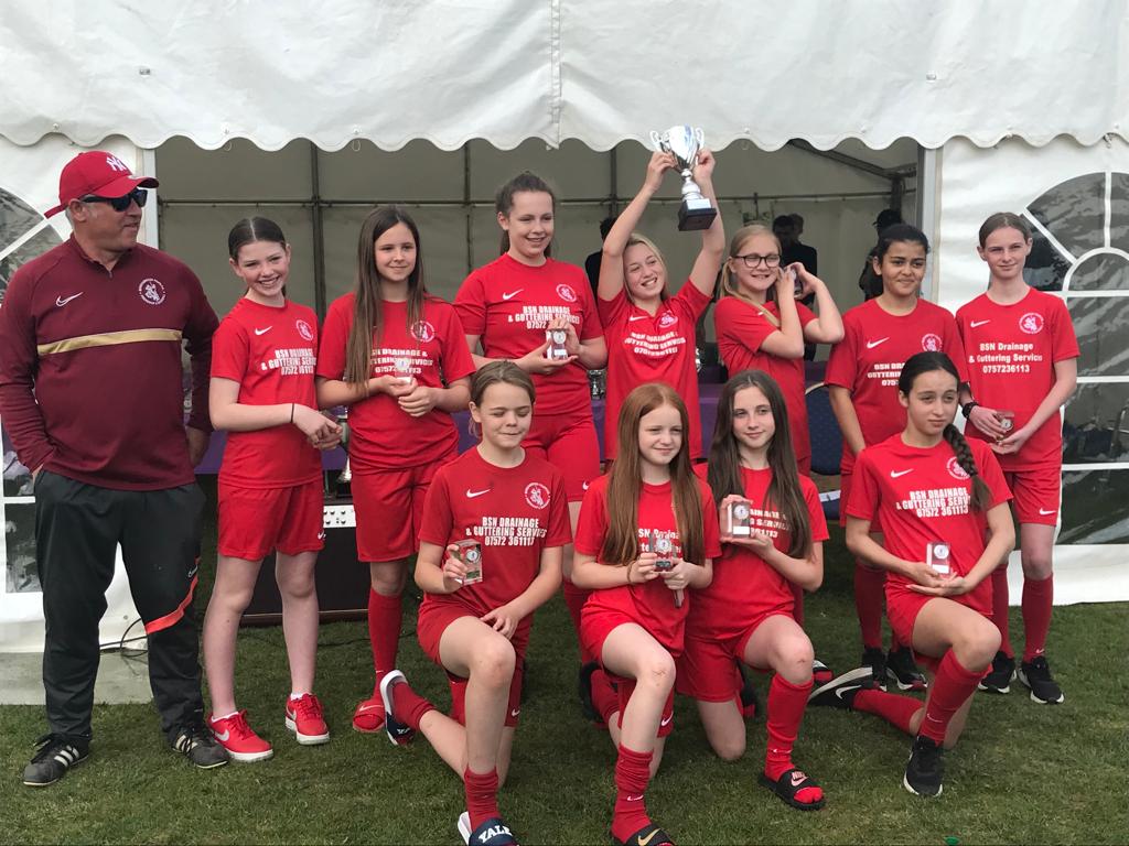 Leewarwick10's tweet photo. @BOREHAM_WOODFC @BorehamwoodYFC @ArsenalLadies @HGFPL18 @emmabowers608 https://t.co/wlIx9EL4er